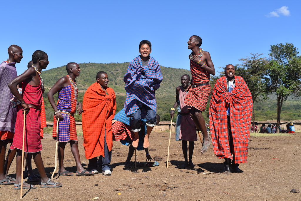 Running with Kenyans 〜Masai Jump!〜 初観光！ | 吉野剛の裸足ランニング