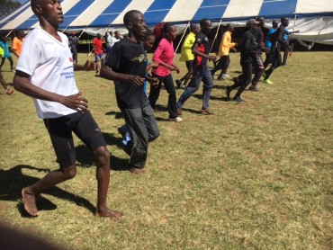 Running with Kenyans 明らかな変化が！　裸足教育３日目