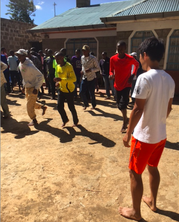 “Barefoot” Running with Kenyans 〜世界最強軍団に裸足教育！〜
